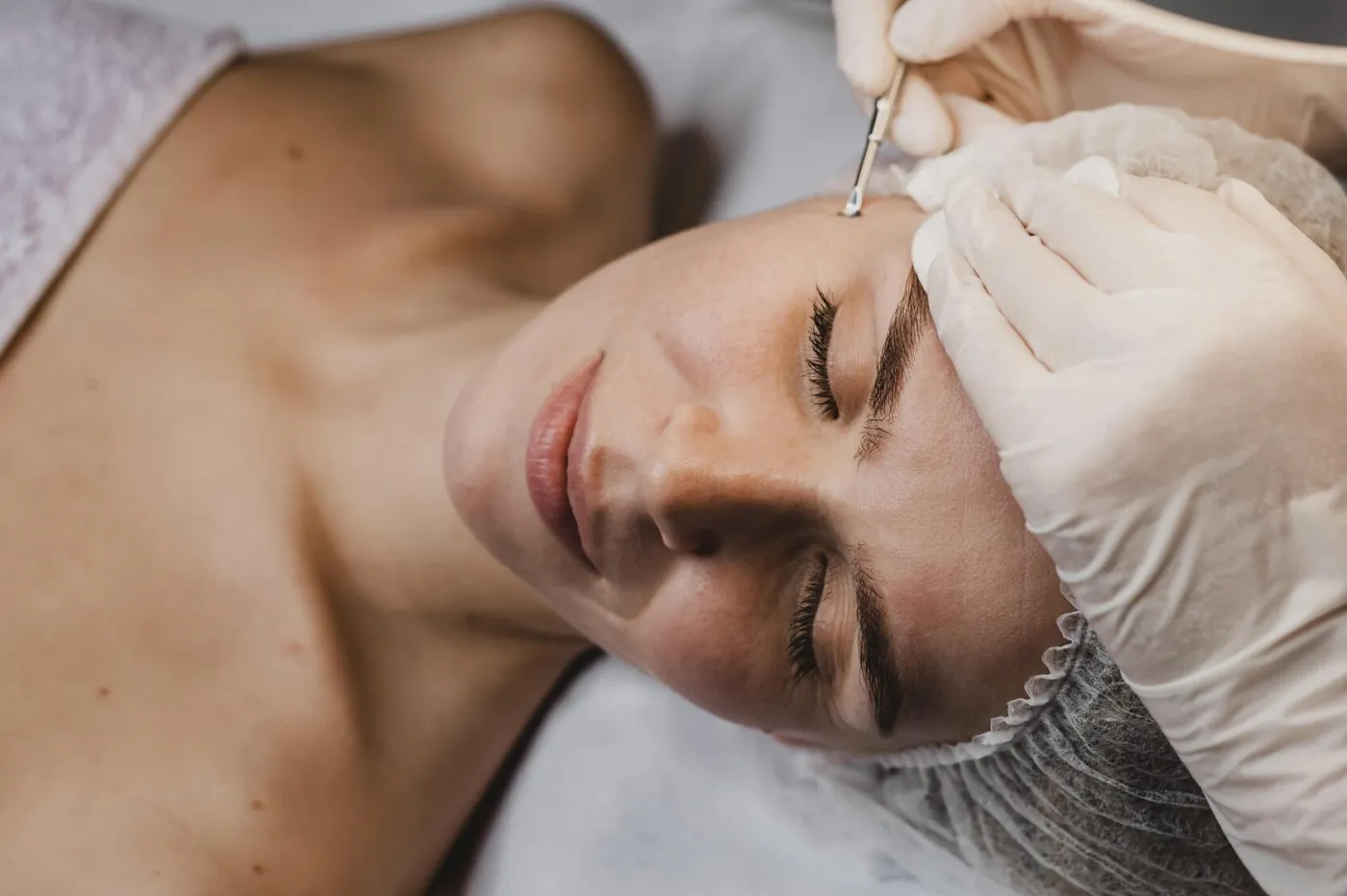 Limpieza profunda + Peeling lightening en DaVinci Clinique, Barcelona